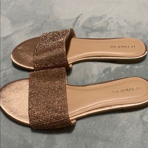 🤯 3/$25🤯 Rose Gold slip on sandals